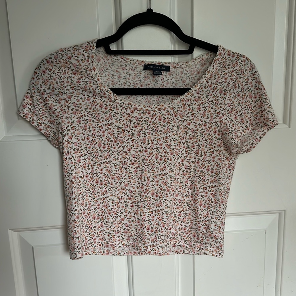 American Eagle S Floral Baby Tee